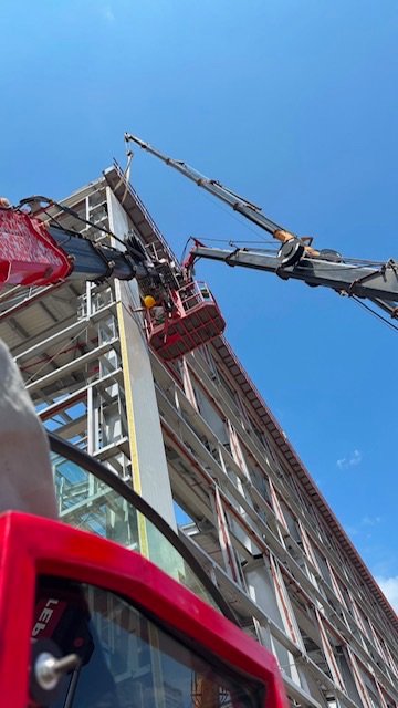 27 metre sepetli platform ile dış cephe erişimi
