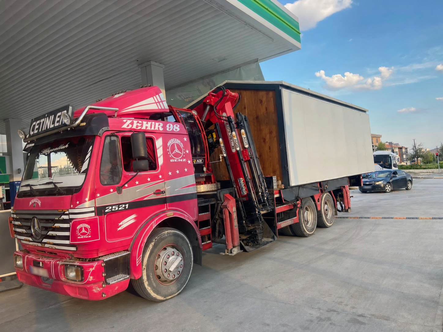 18 tonluk tek kırma vinçli konteyner taşıma aracı